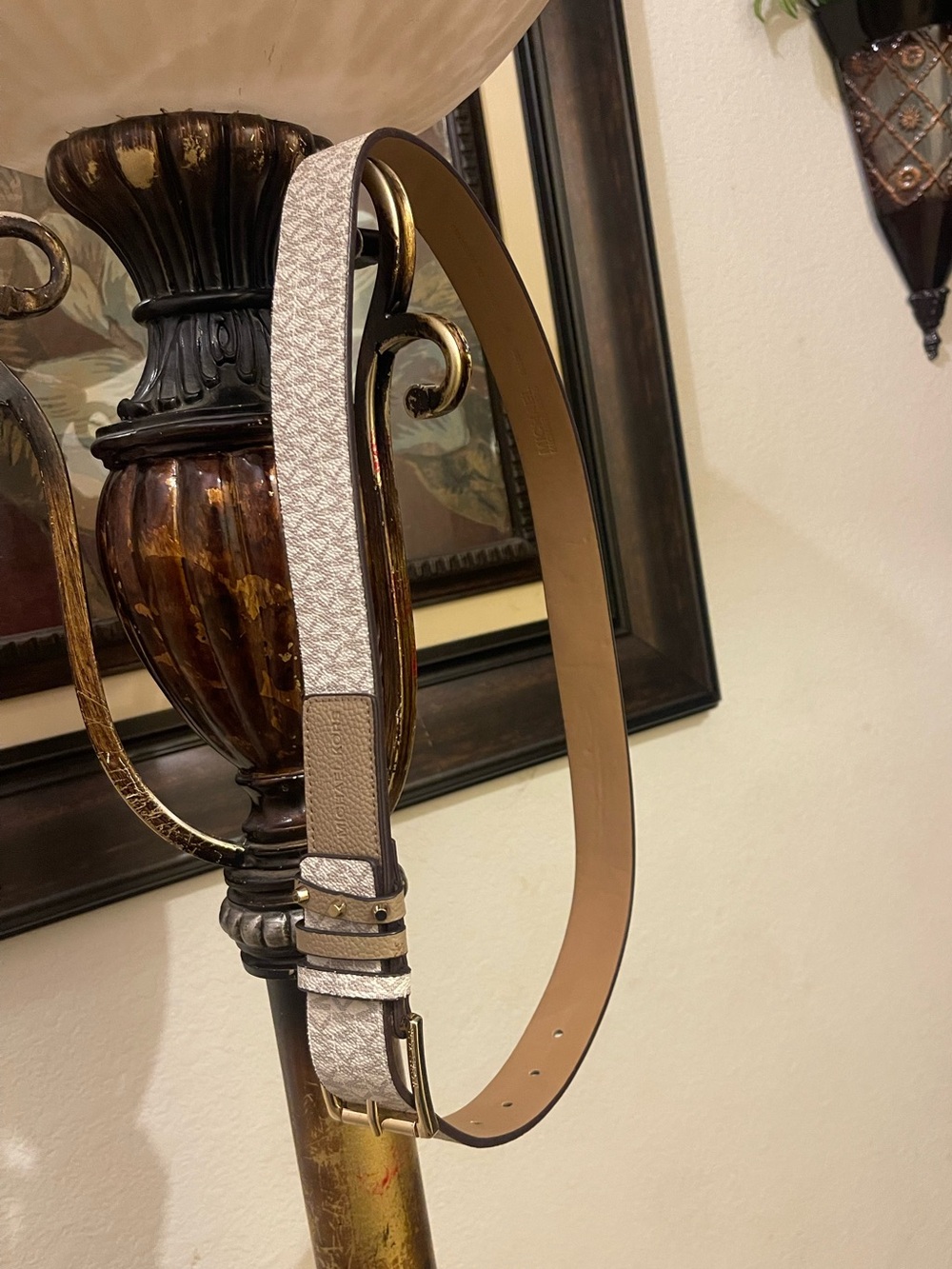 Michael Michael Kors belts size medium, please check all picture of condition